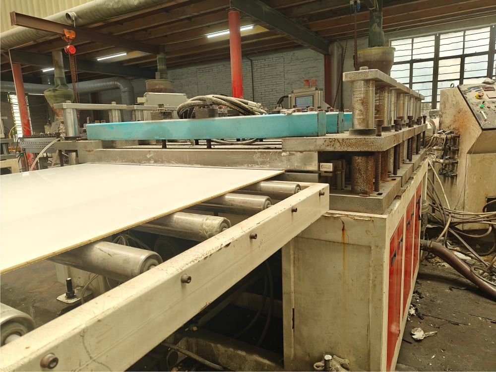 WPC wall panel extrusion production process