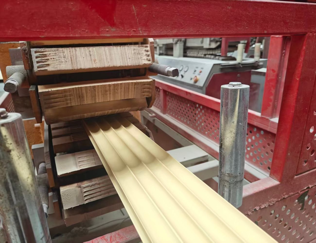 Advanced extrusion machinery for WPC wall panel and decorative board manufacturing