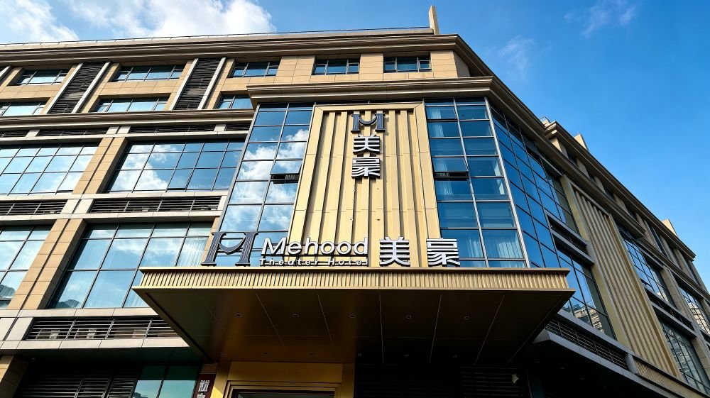A 10,000 m² Hotel Project with a Unified WPC Anti-Collision Wall System 2 Exterior view of the chain hotel project